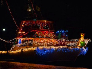 Tis the Season – Holiday Boat Parades
